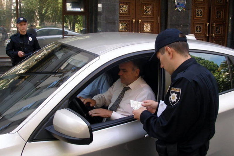 Як часто водії користуються електронним техпаспортом замість звичайного