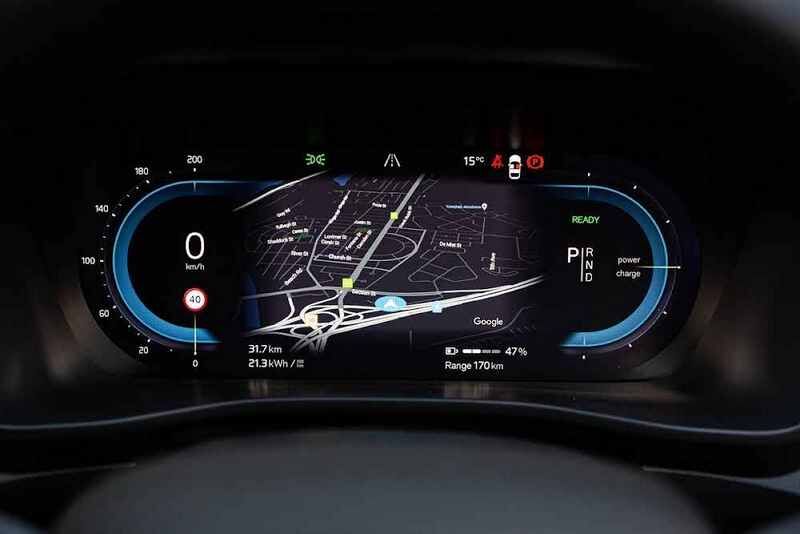 Автомобілі Volvo навчилися попереджати водія про аварії попереду