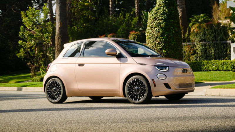 Електричний хетчбек Fiat 500e отримав дві нові версії (ФОТО)