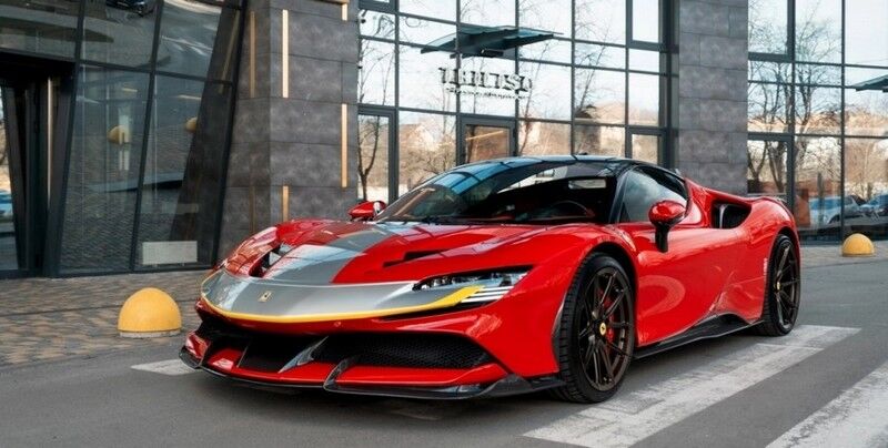Найдорожчий в Україні: у Києві продають 1000-сильний суперкар Ferrari за $800 000 (ФОТО)