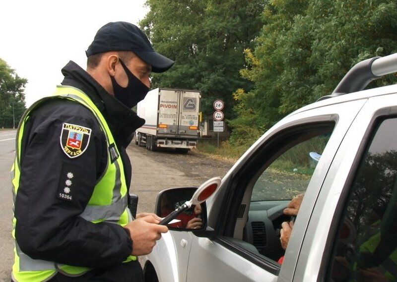 Штраф 340 гривень: де тепер не можна зупинятися водіям за новими ПДР