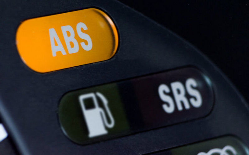 Що робити водієві, якщо загорілася лампочка ABS в автомобілі
