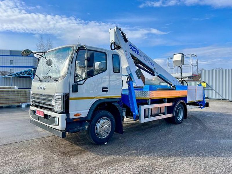 Український виробник виготовив нову автовишку на шасі JAC