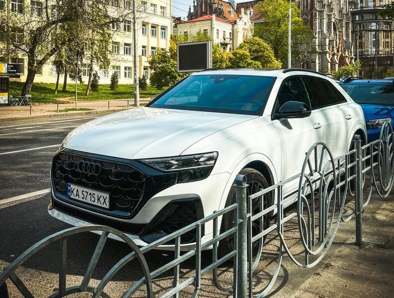 У Києві з'явився новітній заряджений кросовер Audi