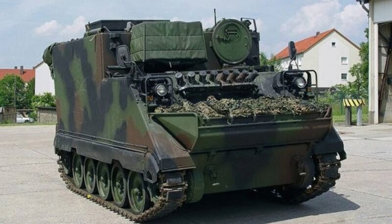 Україна отримала партію бронетранспортерів M577 від Литви (ФОТО)