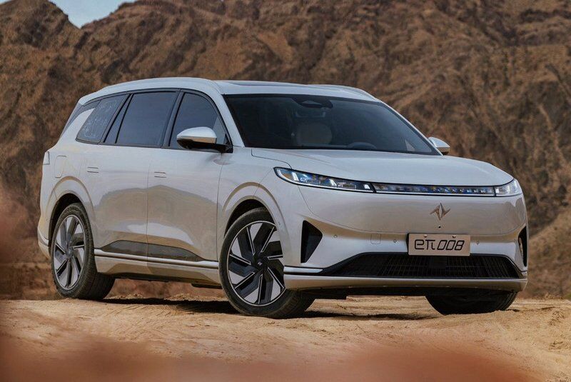 Ціна $30 000 і запас ходу 635 км: у Китаї показали доступний сімейний електромобіль (ФОТО)