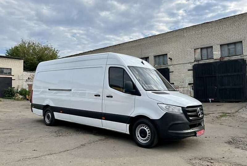Які комерційні авто найчастіше приганяли з-за кордону в березні