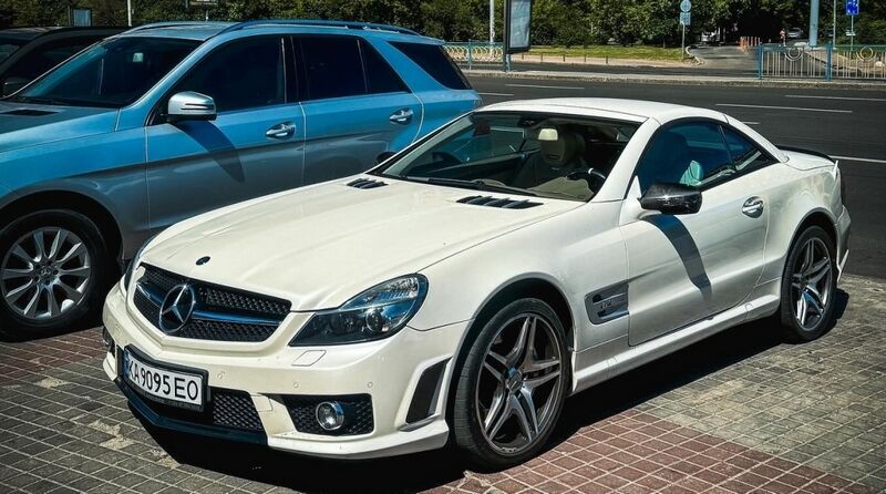 В Україні помітили дуже рідкісний заряджений Mercedes 2000-х (ФОТО)