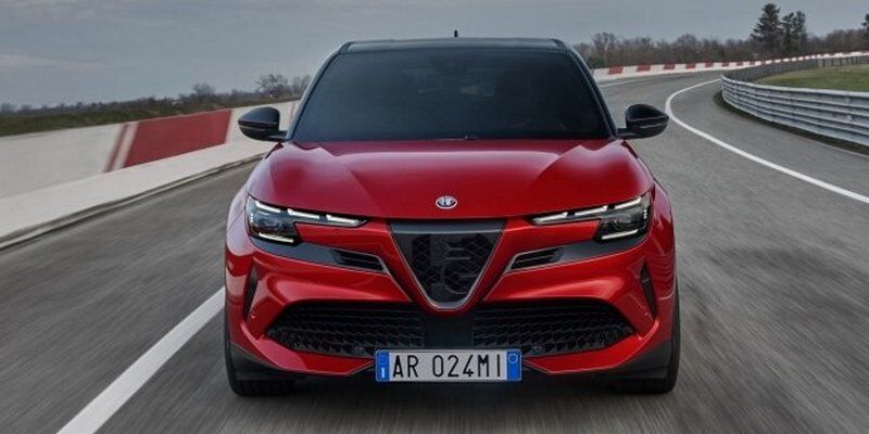 Alfa Romeo розкрила подробиці недорогого спортивного електрокросовера (ФОТО)