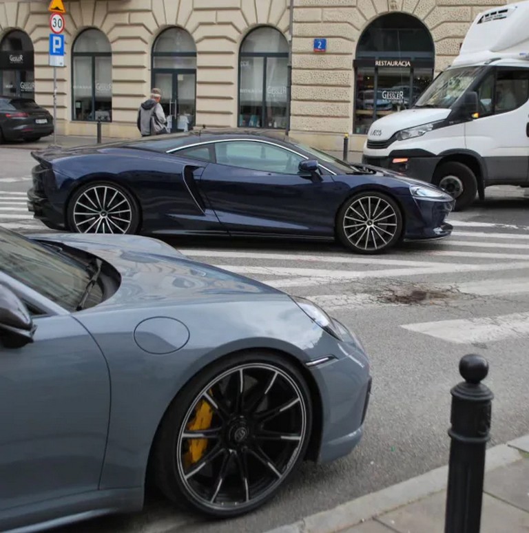У Польщі помітили рідкісний суперкар McLaren на українських номерах (ФОТО)