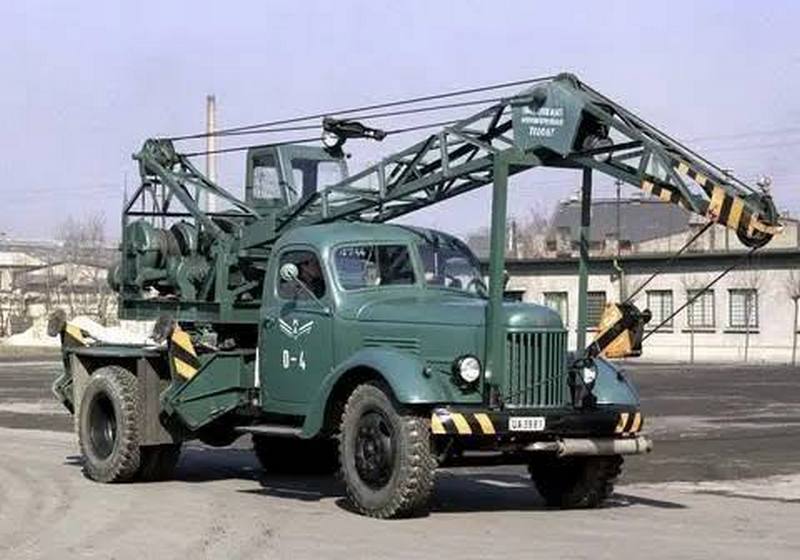 У мережі показали унікальний український автокран ЛАЗ (ФОТО)