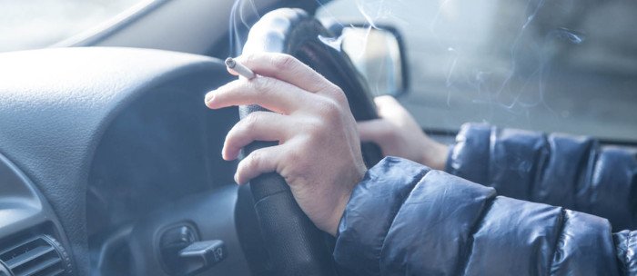 Штраф за цигарку в салоні: коли куріння у власному авто може обійтися у 340 гривень