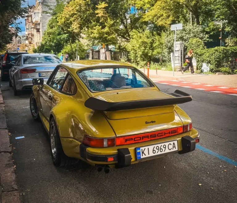 Колекційний Porsche 930 Turbo помітили у Києві, він належить відомому депутату (ФОТО)