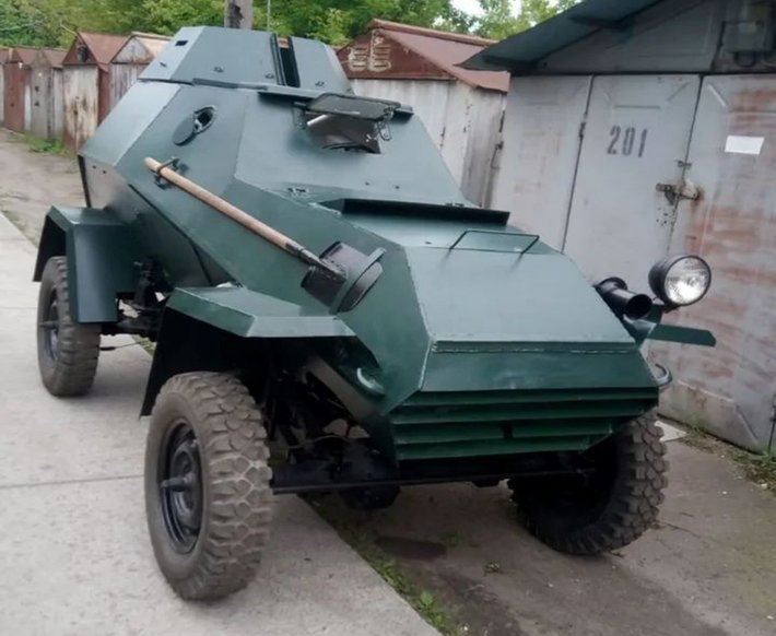 Відреставрований бронетранспортер часів Другої світової війни продають в Україні за $15000 (ФОТО)