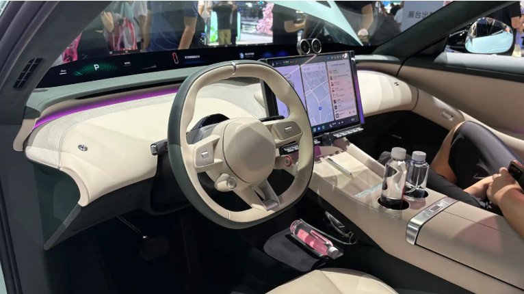 Запас ходу 835 км, масажери та дизайн, як у Ferrari: Xiaomi показала свій новий електрокросовер (ФОТО)