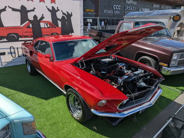 Автомобільний фестиваль Kyiv Car Fest проходить у столиці України (ФОТО)
