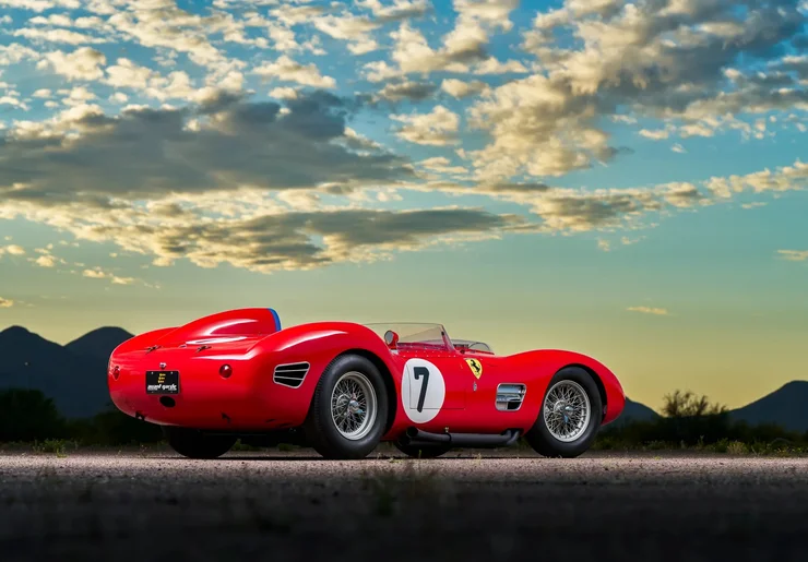 Підроблений Ferrari продали на аукціоні за ціною двох справжніх суперкарів (ФОТО)