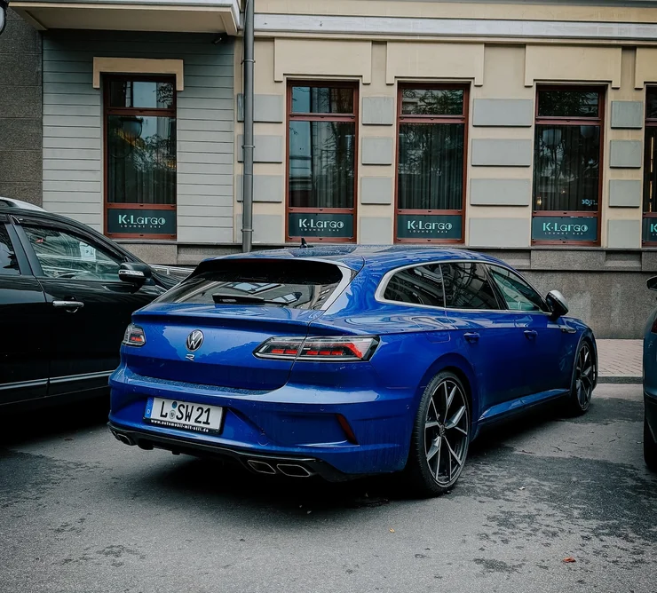 Сімейна ракета: у Києві засвітився рідкісний заряджений Volkswagen на "бляхах" (ФОТО)