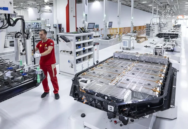 1000 сил і 2,5 с до сотні: Ferrari поділилася секретами свого першого електрокара (ФОТО)