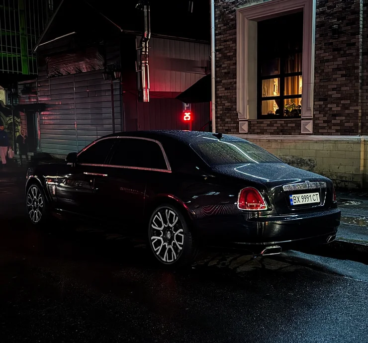 У Хмельницькому помітили дорогий представницький Rolls-Royce за $200 000 (ФОТО)