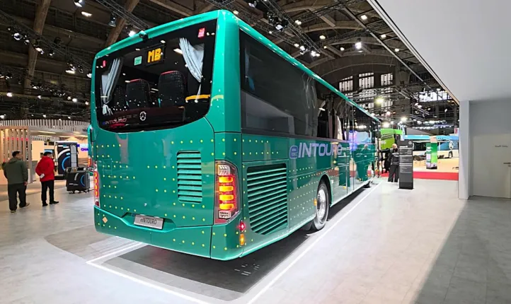 Перший міжміський електробус від Mercedes-Benz представили на виставці у Бельгії (ФОТО)