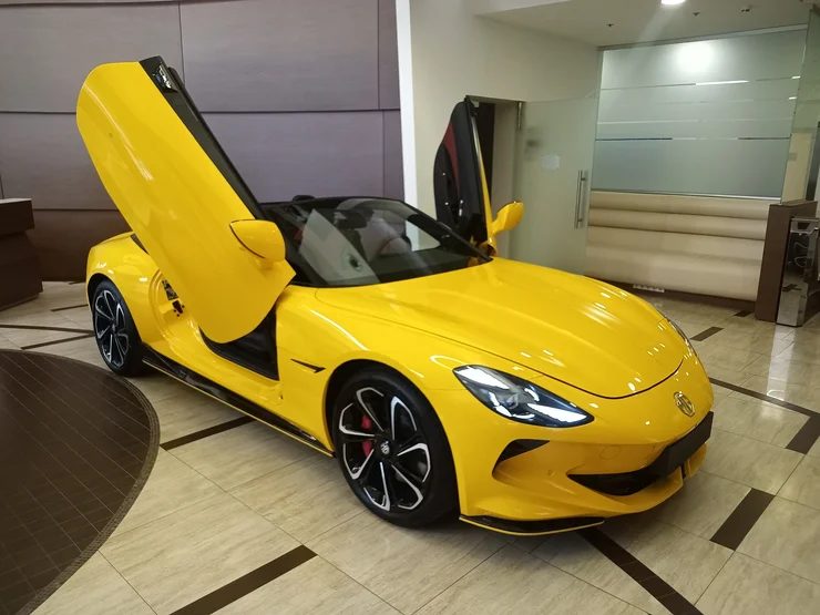 В Україні з'явився 500-сильний електричний спорткар MG із дверима як у Lamborghini (ФОТО)