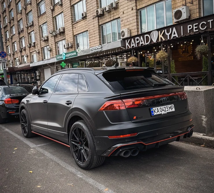 У Києві помітили потужний кросовер Audi за 4,5 мільйона із цікавим тюнінгом (ФОТО)