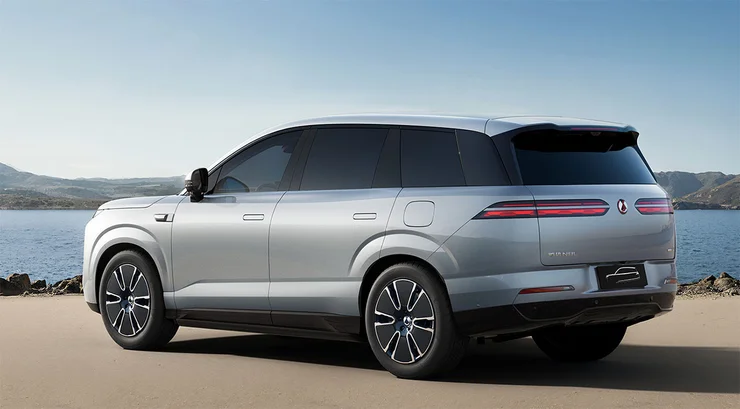 BYD випустив потужний електрифікований кросовер для сім'ї із запасом ходу 1300 км (ФОТО)