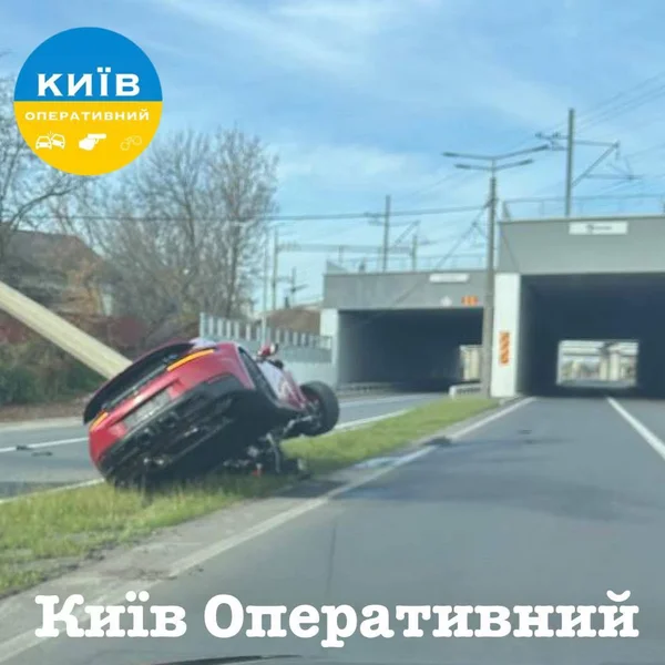 У Києві розбили новий нестандартний спорткар Porsche за 10 мільйонів (ФОТО)
