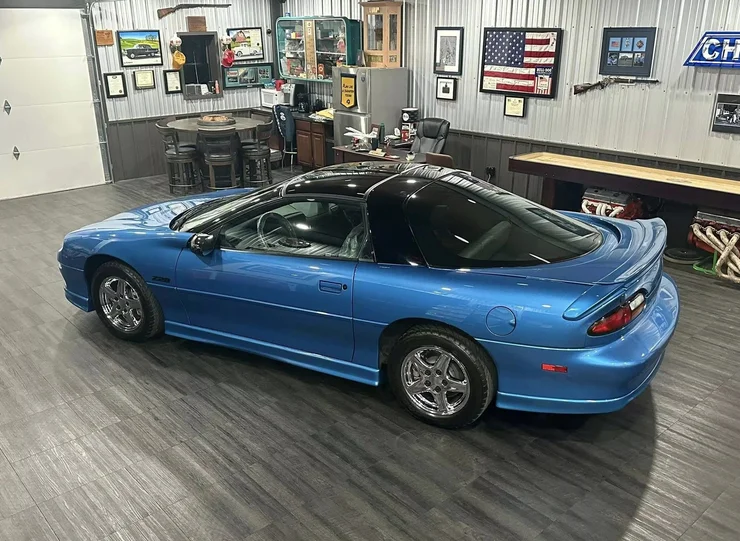 Виявлено культовий американський спорткар 90-х без пробігу і в заводському пакуванні (ФОТО)