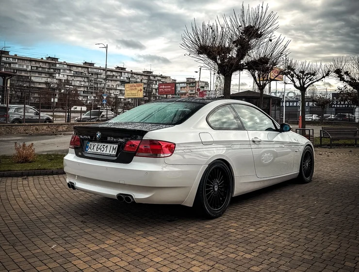 У Києві засвітився раритетний заряджений спорткар BMW 2000-х: їх існує лише 274 (ФОТО)