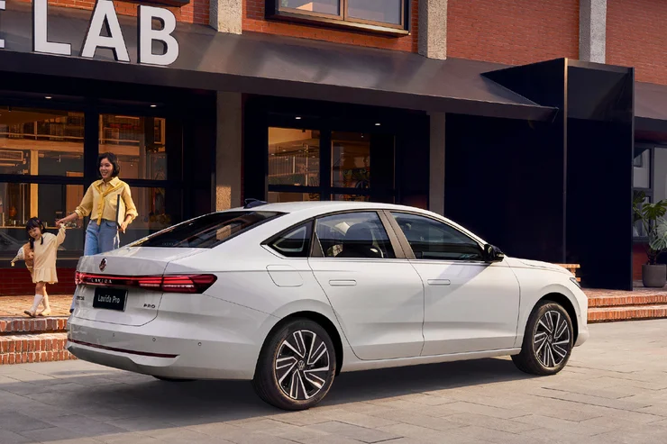 VW Jetta на мінімалках: представлено новий седан Volkswagen за $17 000 (ФОТО)