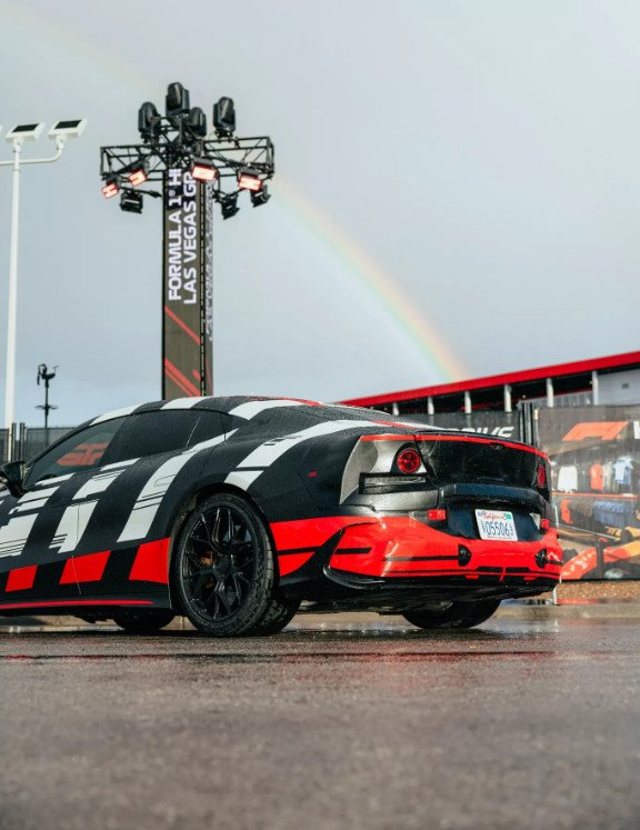 Новий електричний Mercedes-AMG GT 4-Door показали на треку майже без камуфляжу: як він виглядає