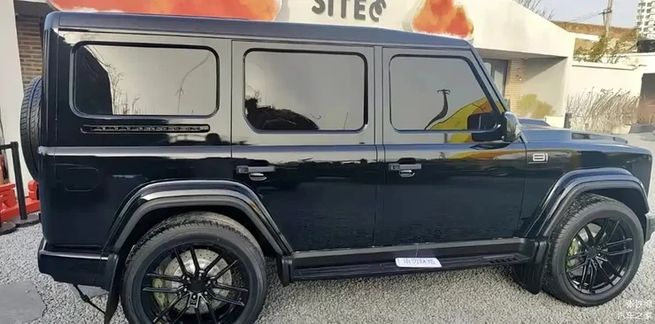 Новий китайський позашляховик виявився гібридом "Гелендвагена", Jeep і Land Rover (ФОТО)