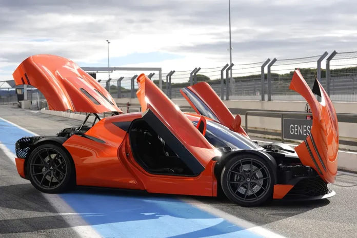 Genesis представив спортивний кросовер та майбутній суперкар