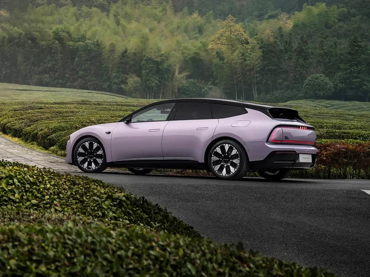 Запас ходу — 770 км: в Україні з'явився потужний сімейний електрокар Audi за $45000 (ФОТО)