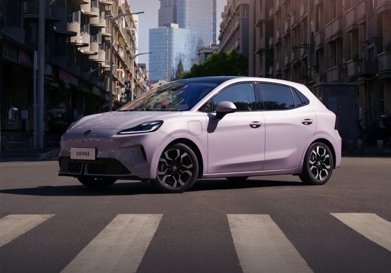 У Китаї вже продають електромобіль MG4 з твердотілою батареєю за $14600 (ФОТО)