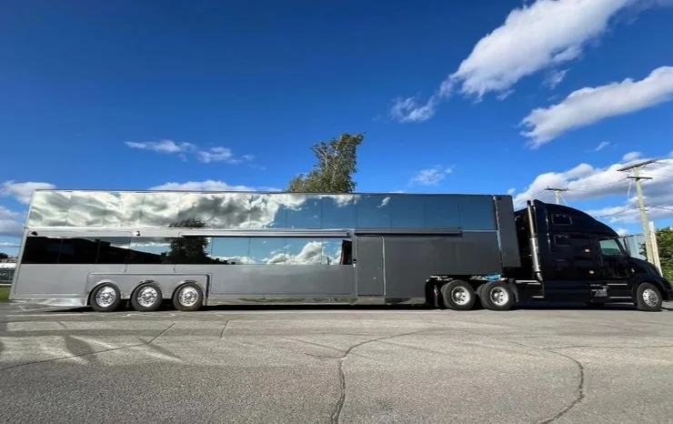 Палац на колесах: який вигляд має найдорожчий автодім у світі за $5 мільйонів (ФОТО)