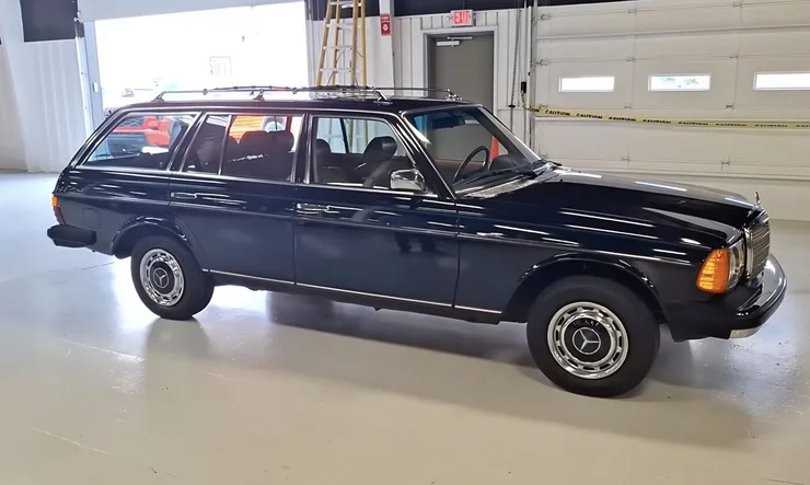 Капсула часу з 80-х: виявлено легендарний Mercedes W123 у новому стані (ВІДЕО)