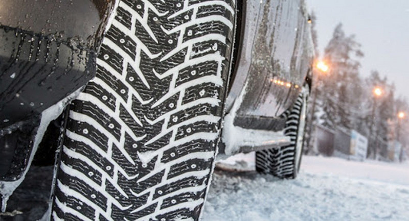 Що буде, якщо встановити на авто шини задом наперед