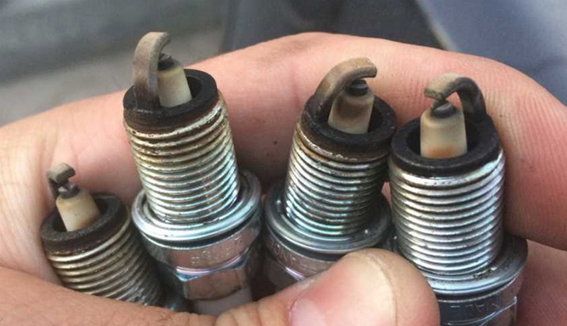 Як по кольору свічки запалювання зрозуміти про проблеми в автомобільному двигуні