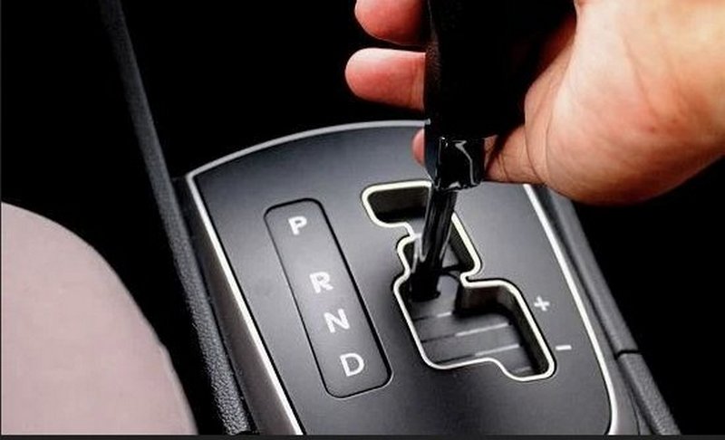 Чому не можна вмикати нейтральну передачу на спуску