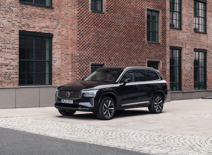 В Україні стартують продажі броньованих кросоверів Volvo із захистом від куль і вибухів (ФОТО)