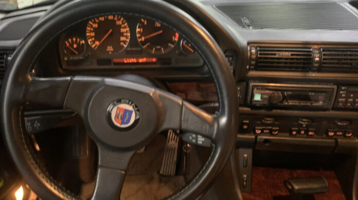 35-річний BMW Alpina B12 з мотором V12 продають у Хмельницькому (ФОТО)