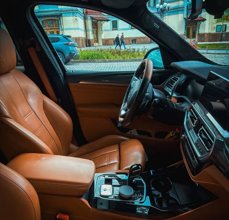 У Києві помітили рідкісний спортивний кросовер BMW із дуже потужним дизелем (ФОТО)